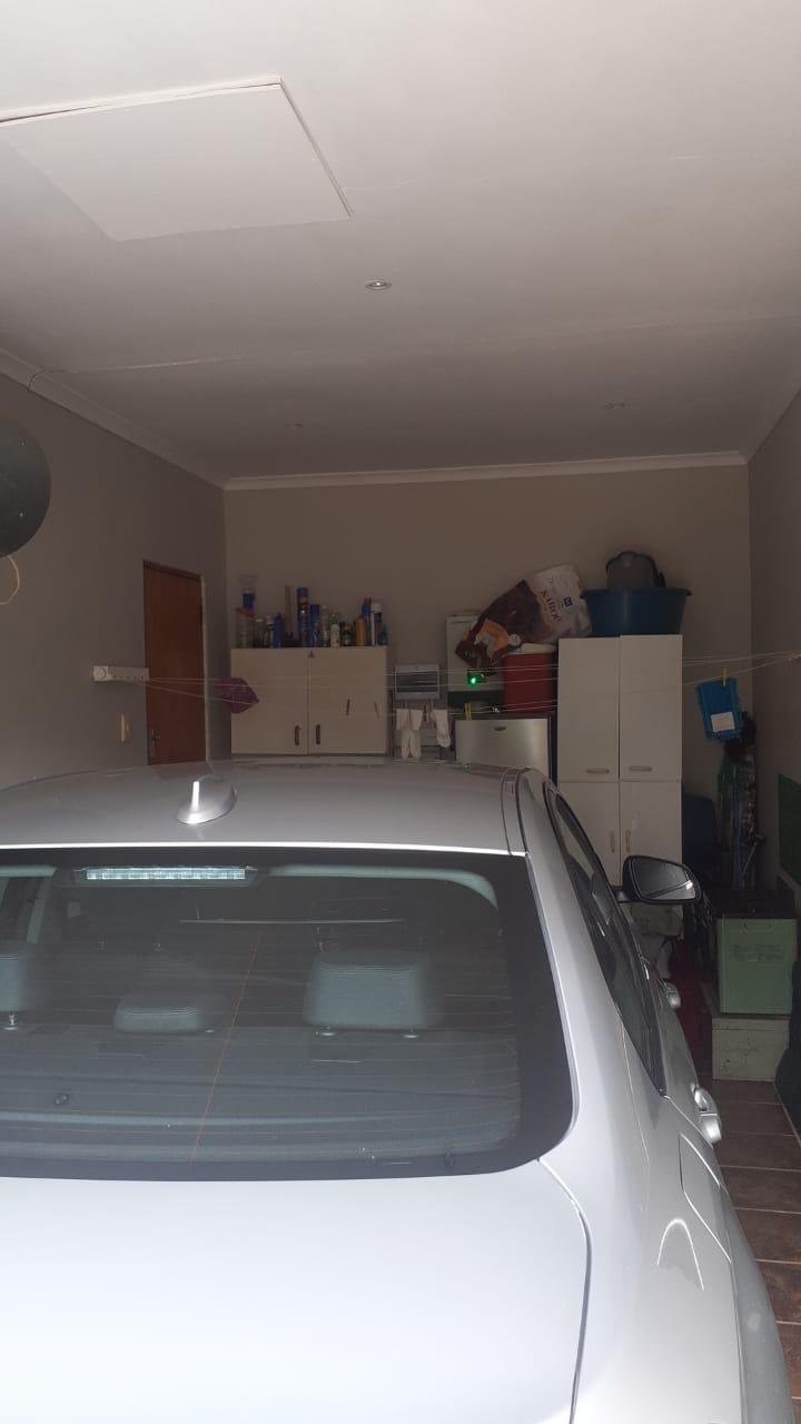 To Let 2 Bedroom Property for Rent in Wavecrest Eastern Cape